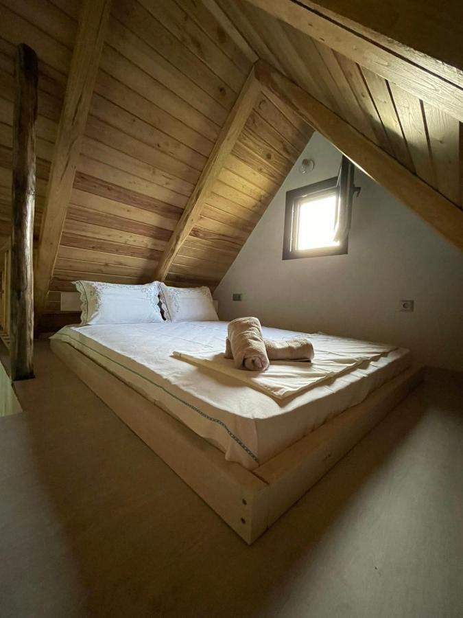 Unique Wooden Villa With Pool Olímbiáda Kültér fotó